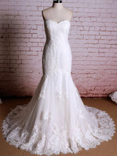 Luxurious Trumpet/Mermaid Sweetheart Tulle Court Train Wedding Dresses With Appliques Lace