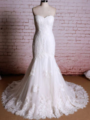 Luxurious Trumpet/Mermaid Sweetheart Tulle Court Train Wedding Dresses With Appliques Lace