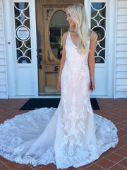Mermaid V-neck Tulle Chapel Train Wedding Dress with Appliques Lace