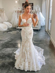 Mermaid V-neck Tulle Wedding Dress With Appliques Lace for a Special Day