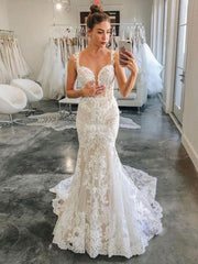 Mermaid V-neck Tulle Wedding Dress With Appliques Lace for a Special Day