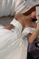 Off-the-Shoulder Ball Gown Tulle Wedding Dress With Appliques-27dress