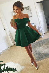Off the shoulder Burgundy Short Homecoming Dress