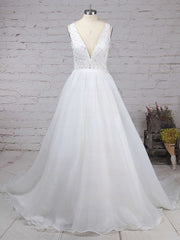 Organza Ball Gown V-neck Wedding Dress With Pockets and Sweep Train