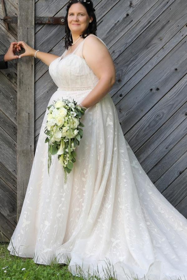 27DRESS Plus Size Sleeveless Tulle Wedding Dresses with Lace Applique
