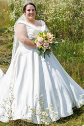 27DRESS Plus Size V-neck Sleeveless Satin Ball Gown Wedding Dresses