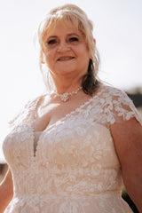 27DRESS Short Sleeves Plus Size Tulle Wedding Dresses with Lace Applqiue