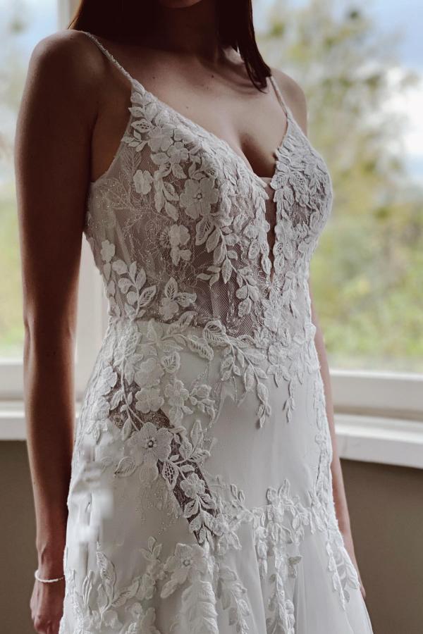 Spaghetti-Straps Open Back Wedding Dress With Appliques Sleeveless-27dress
