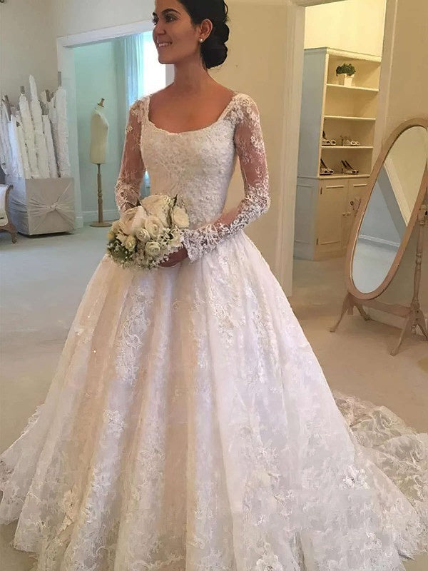 Ball Gown Embroidery Lace Square Wedding Dress with Court Train