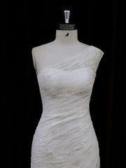 Stunning One Shoulder Tulle Trumpet/Mermaid Wedding Dress with Appliques Lace