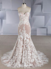 Stunning Trumpet/Mermaid Sweetheart Tulle Wedding Dress With Appliques Lace