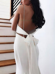 Trumpet/Mermaid V-neck Stretch Crepe Wedding Dresses With Buttons Sweep Train