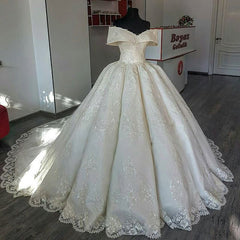Unique Off-the-shoulder A-line Lace Wedding Dresses Satin Ruffles Bridal Gowns With Appliques Online-27dress