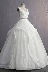 Unique V-Neck Ruffles Lace White Wedding Dress Appliques Sleeveless Bridal Gowns with Beadings On Sale-27dress
