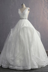 Unique V-Neck Ruffles Lace White Wedding Dress Appliques Sleeveless Bridal Gowns with Beadings On Sale-27dress