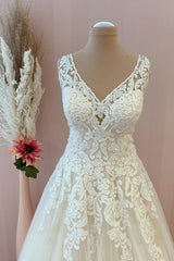 V-Neck Lace Bridal Gown Sleeveless With Lace Appliques-27dress