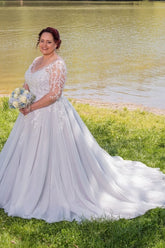 27DRESS V-neck Plus Size Tulle A-line Wedding Dresses with Lace Applique