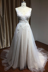 V-Neck Sleeveless Lace Wedding Dress With Split-27dress