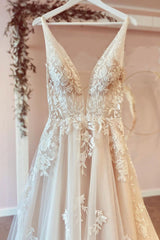V-Neck Sleeveless Wedding Dress Appliques Lace Tulle Online-27dress