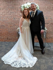 V-neck Tulle Ball Gown Wedding Dress With Lace Appliques Sweep Train