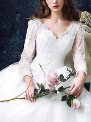 V-neck Tulle Floor-length Wedding Dress With Appliques Lace for Ball Gown