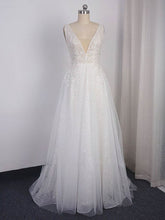 V-neck Tulle Sweep Train Ball Gown Wedding Dress With Appliques Lace