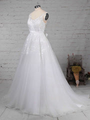 V-neck Tulle Sweep Train Ball Gown Wedding Dress With Beading