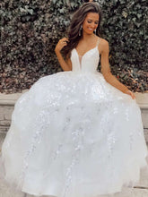 V-neck Tulle Wedding Dress with Appliques Lace for Ball Gowns