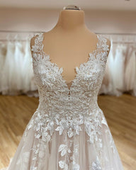 V-Neck Wedding Dress Lace Appliques Tulle Bridal Gown-27dress