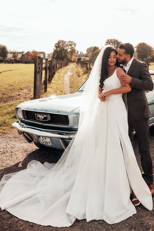 White Sleeveless Wedding Dress Mermaid Long With Slit-27dress