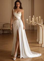 Boho Sleeveless Appliques Lace Beach Wedding Dress With Sweep Train