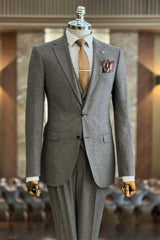 tuxedo-suit-for-men-gray-notched-lapel-three-pieces-business-men-suits