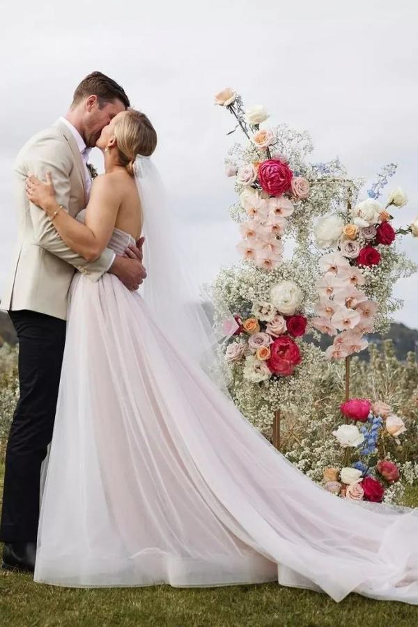 A-Line Sleeveless Strapless Cathedral Train Tulle Wedding Dresses 27dress A-Line Sleeveless Strapless Cathedral Train Tulle Wedding Dresses 27dress