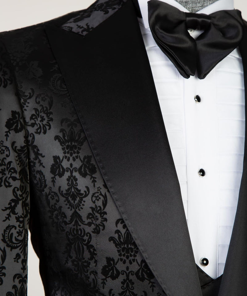 Black Jacquard Peaked Lapel Three Pieces Men Suits
