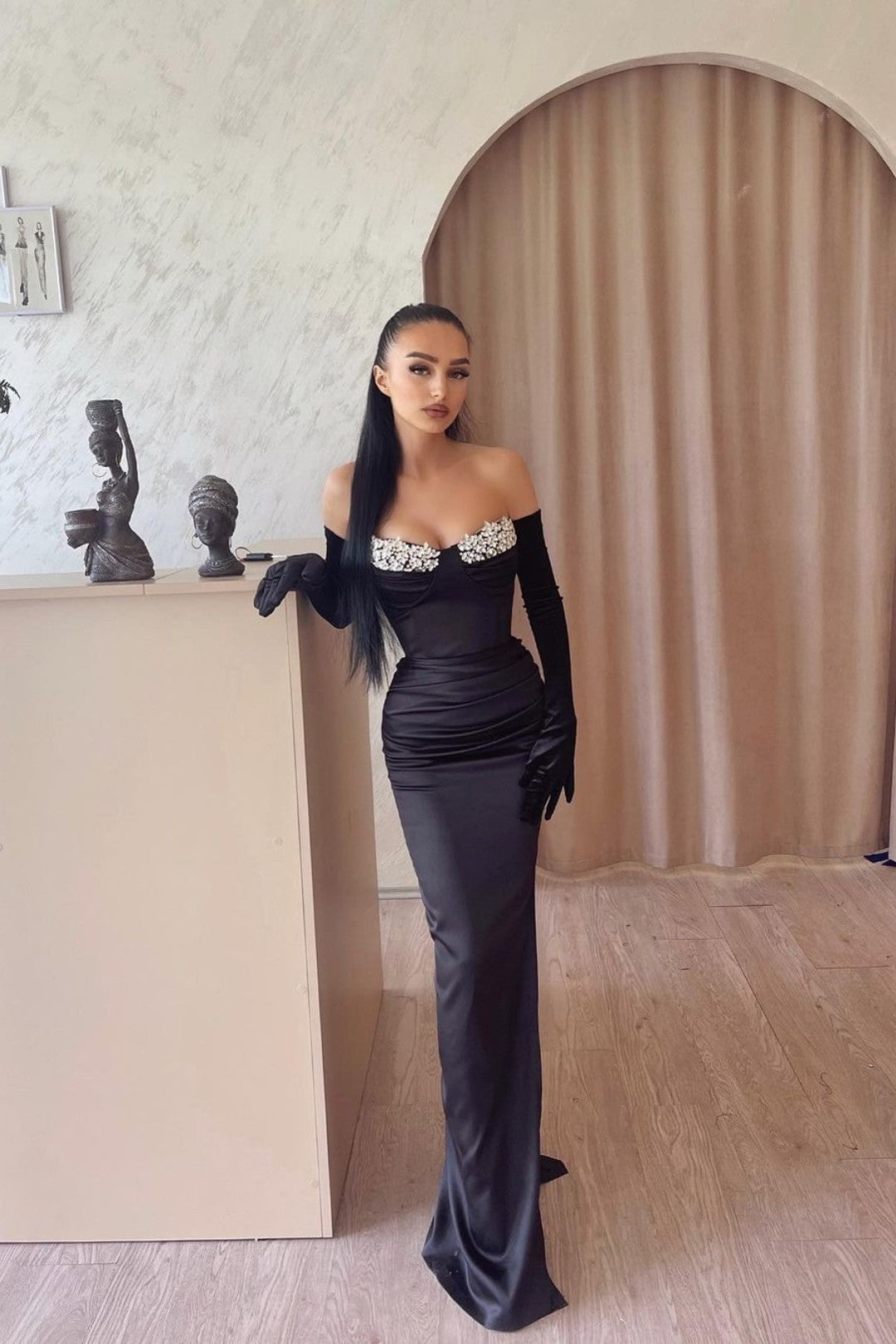 Black Off the Shoulder Prom Dress With Gloves Long Mermaid Appliques