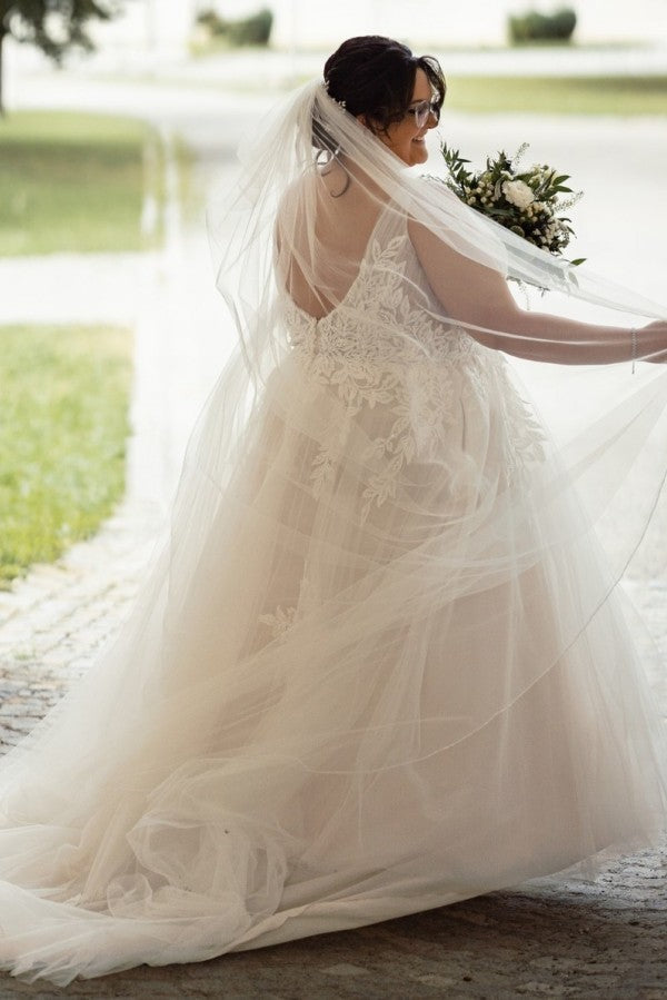 27DRESS Boho Sleeveless Plus Size Wedding Dresses with Lace Applique