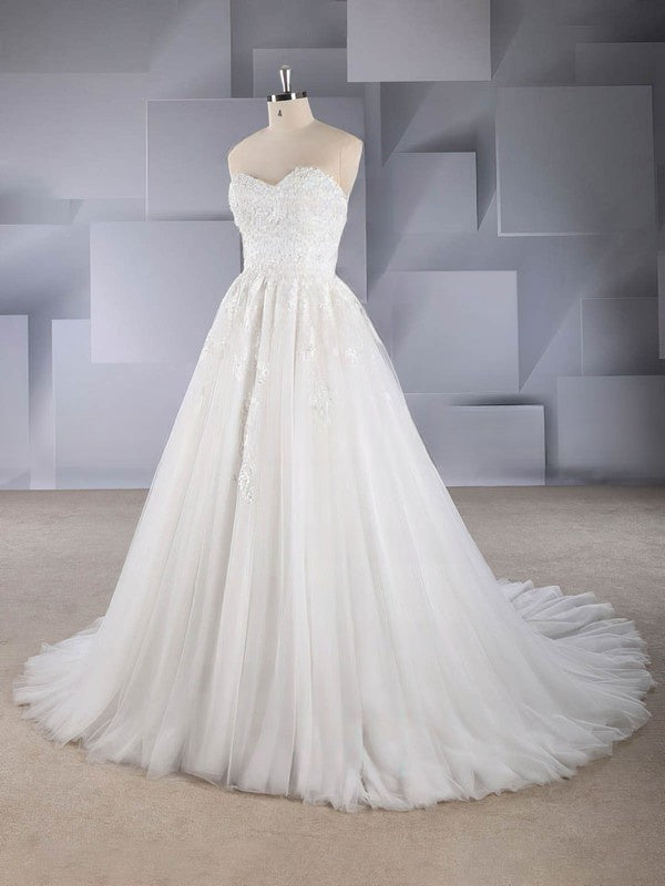 Breathtaking Ball Gown Sweetheart Tulle Sweep Train Wedding Dresses with Beading