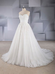 Breathtaking Ball Gown Sweetheart Tulle Sweep Train Wedding Dresses with Beading