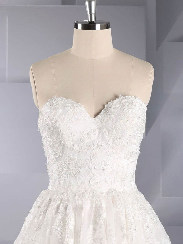Breathtaking Ball Gown Sweetheart Tulle Sweep Train Wedding Dresses with Beading