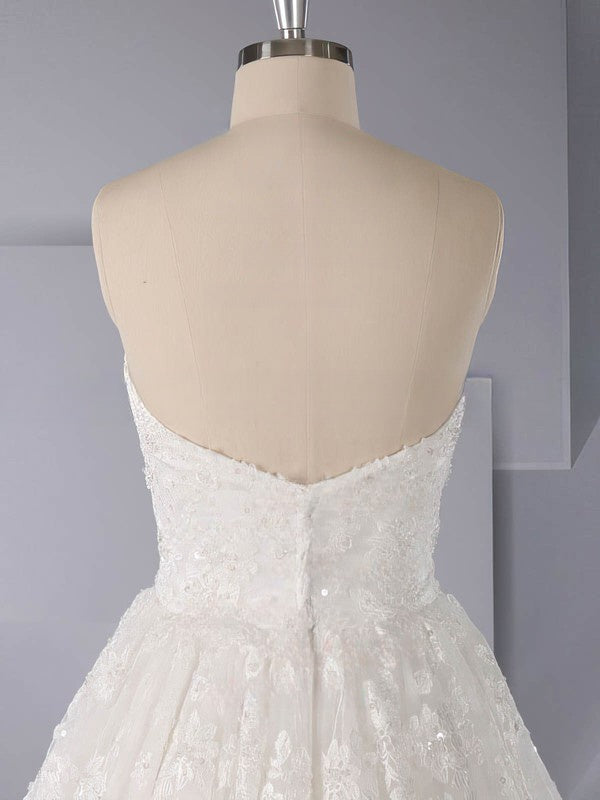 Breathtaking Ball Gown Sweetheart Tulle Sweep Train Wedding Dresses with Beading