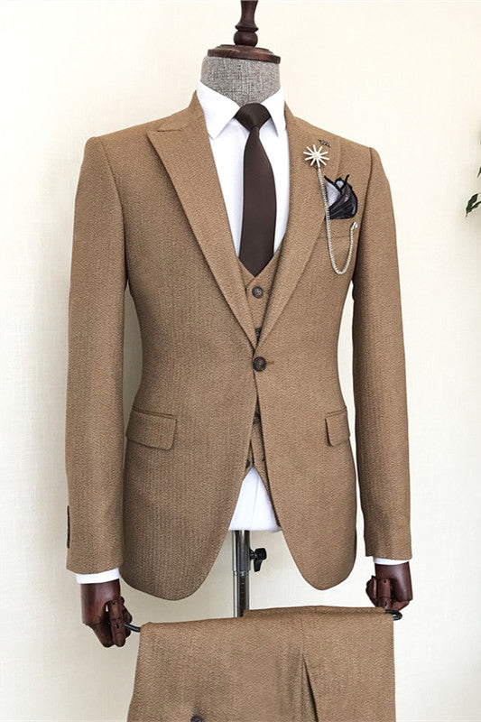 Brown Peaked Lapel Three Pieces Men Suits For Business