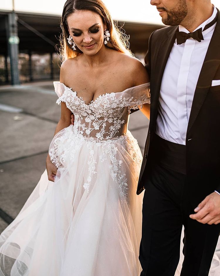 Champagne Off-the-Shoulder Beach Wedding Dress Tulle With Appliques-27dress
