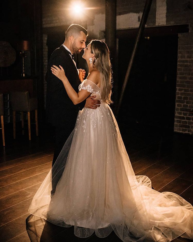 Champagne Off-the-Shoulder Beach Wedding Dress Tulle With Appliques-27dress