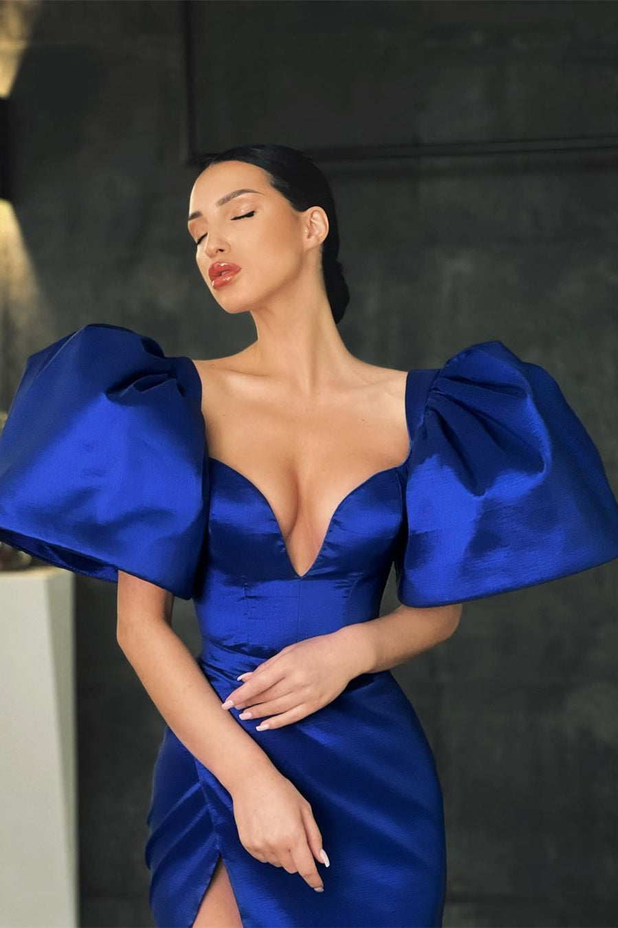 Charming Mermaid Royal Blue V Neck Pleated Long Prom Dress With High Split