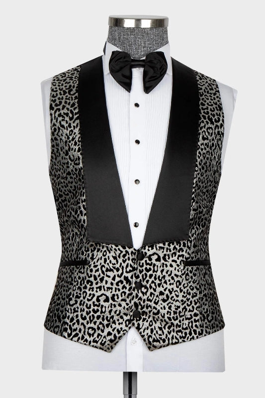 Charming Jacquard Peaked Lapel Three Pieces Silver Prom Suits