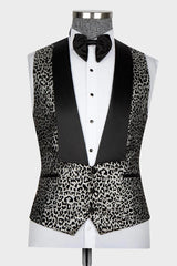 Charming Jacquard Peaked Lapel Three Pieces Silver Prom Suits