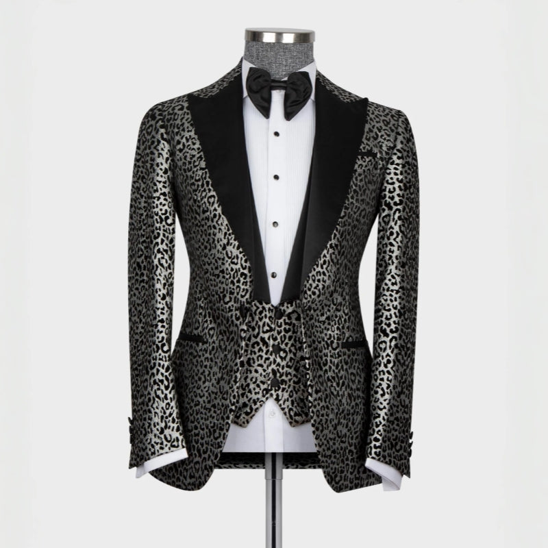 Charming Jacquard Peaked Lapel Three Pieces Silver Prom Suits