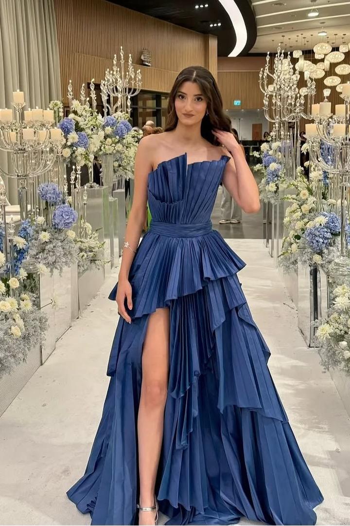 Charming Strapless Sleeveless Long Split Prom Dress With Pleated