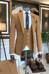 Chic Caramel Peaked Lapel Three Pieces Business Suits