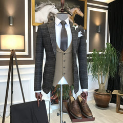 Chic Coffee Plaid Three Pieces Peaked Lapel Business Men Suits